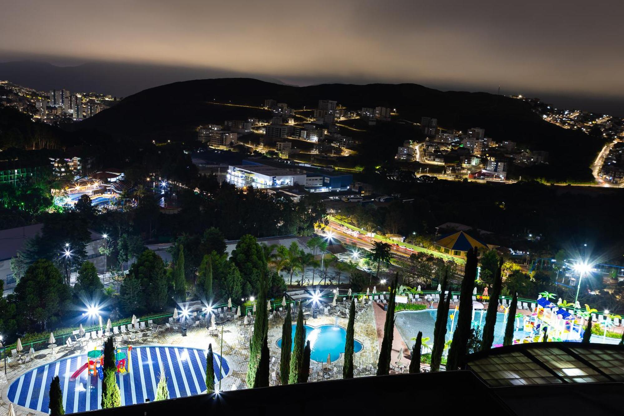 Hotel Golden Park All Inclusive Pocos De Caldas By Nacional Inn Zewnętrze zdjęcie View of the park at night