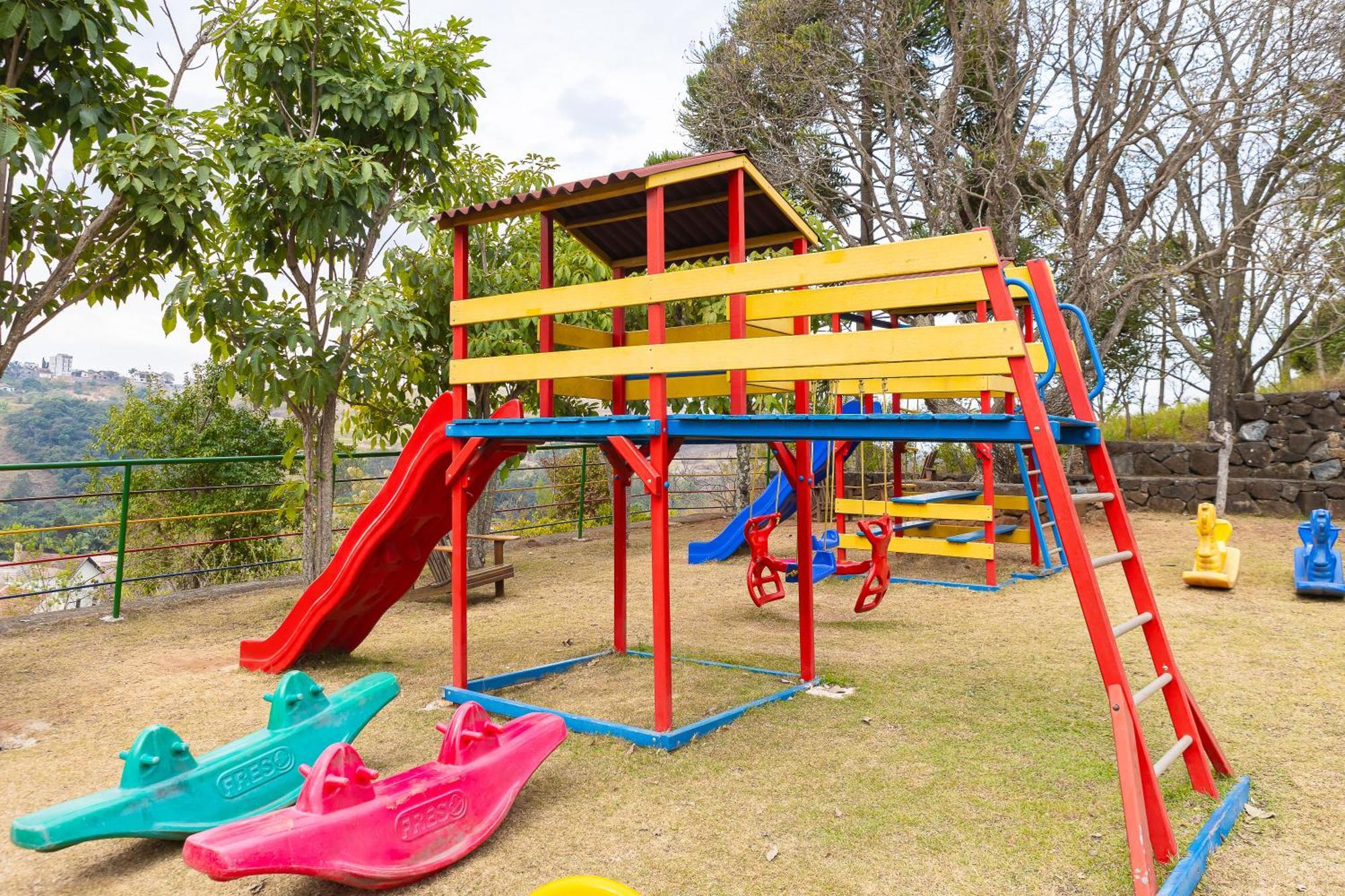 Hotel Golden Park All Inclusive Pocos De Caldas By Nacional Inn Zewnętrze zdjęcie Playground at the school