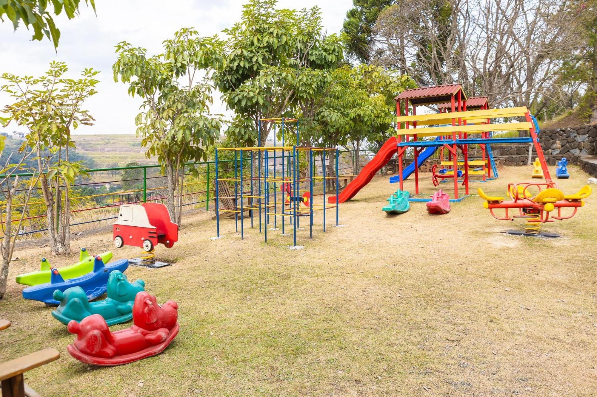 Hotel Golden Park All Inclusive Pocos De Caldas By Nacional Inn Zewnętrze zdjęcie Playground in the park
