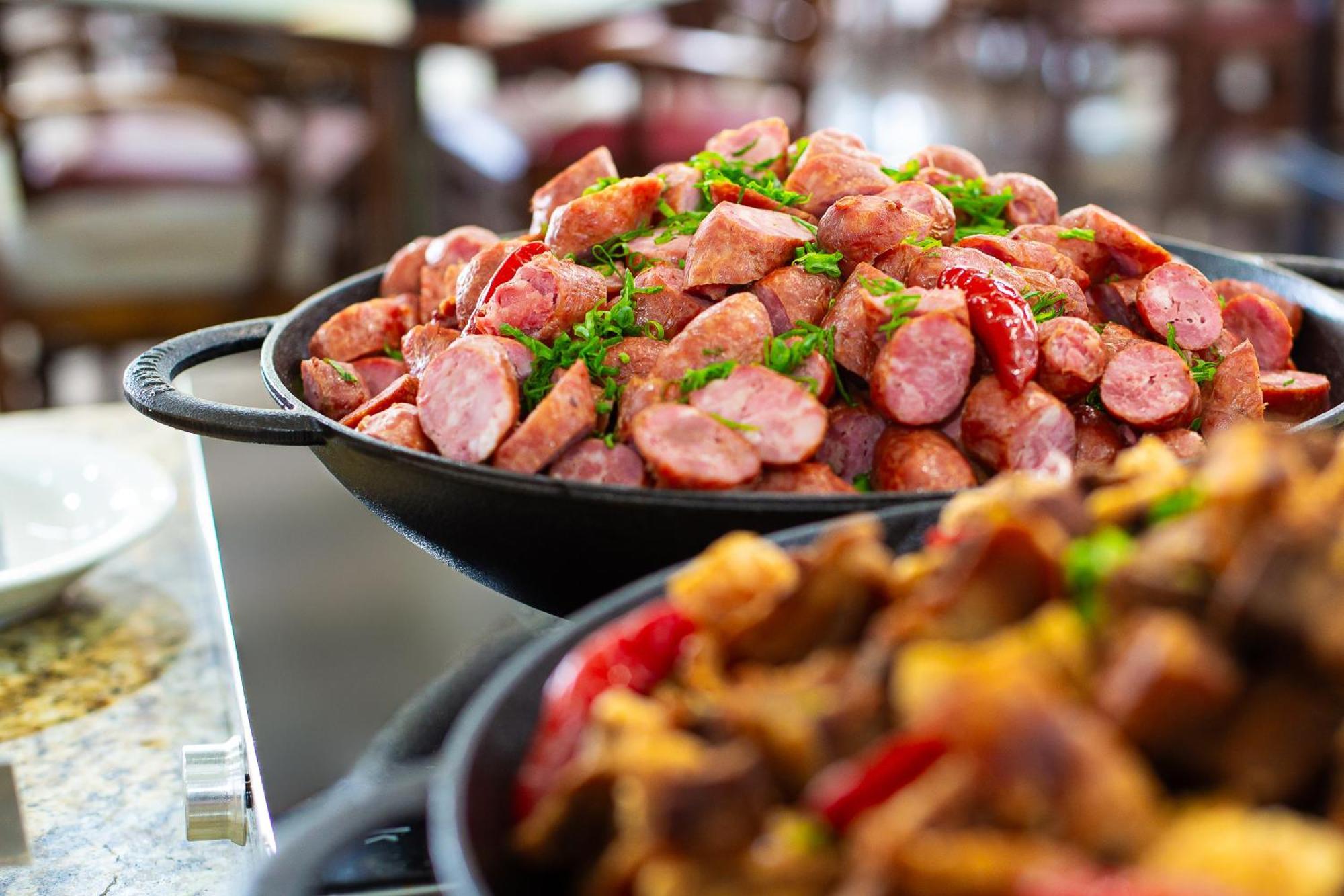 Hotel Golden Park All Inclusive Pocos De Caldas By Nacional Inn Zewnętrze zdjęcie Kielbasa prepared in a skillet